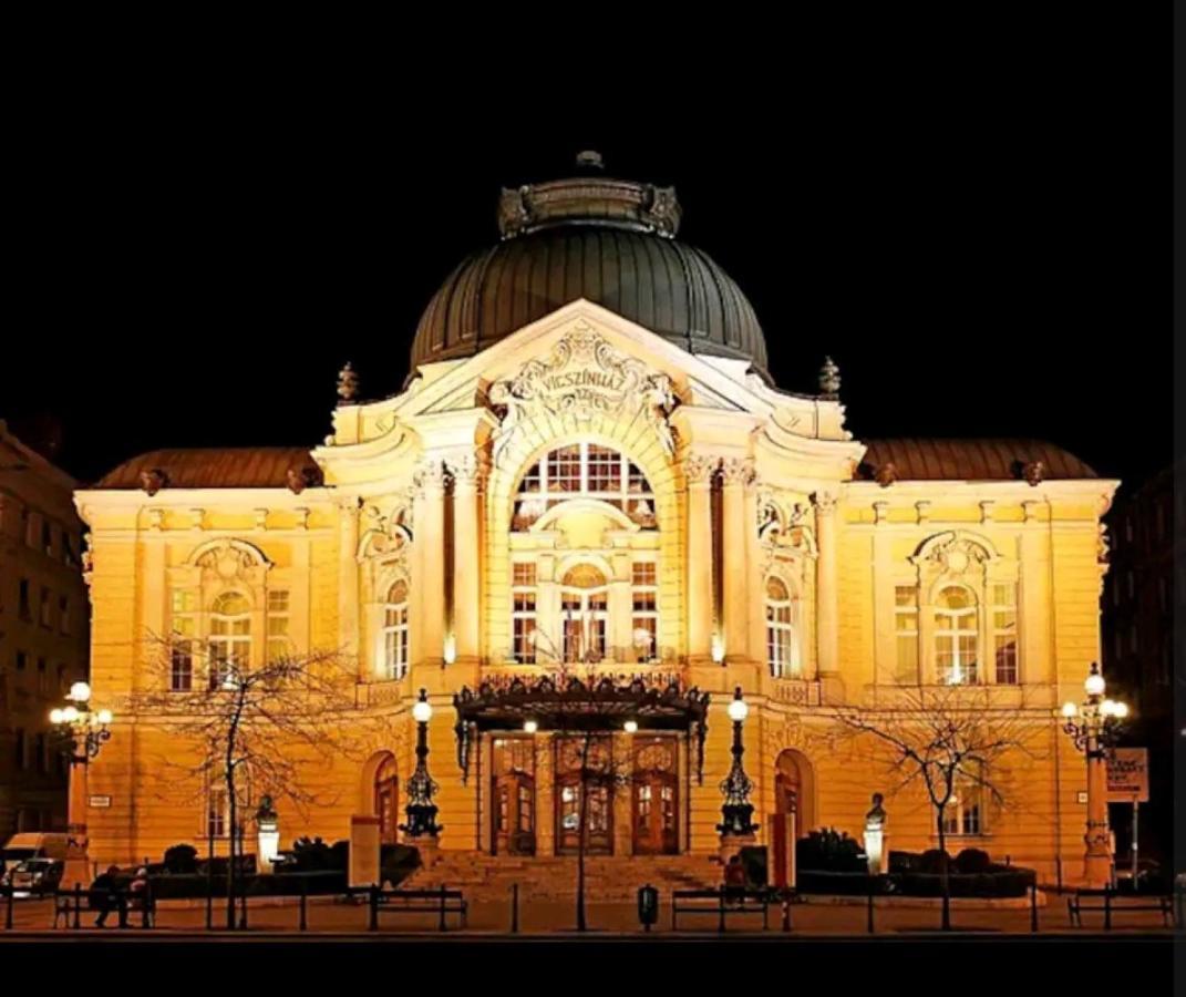 Riverside Mansion Budapeste Exterior foto